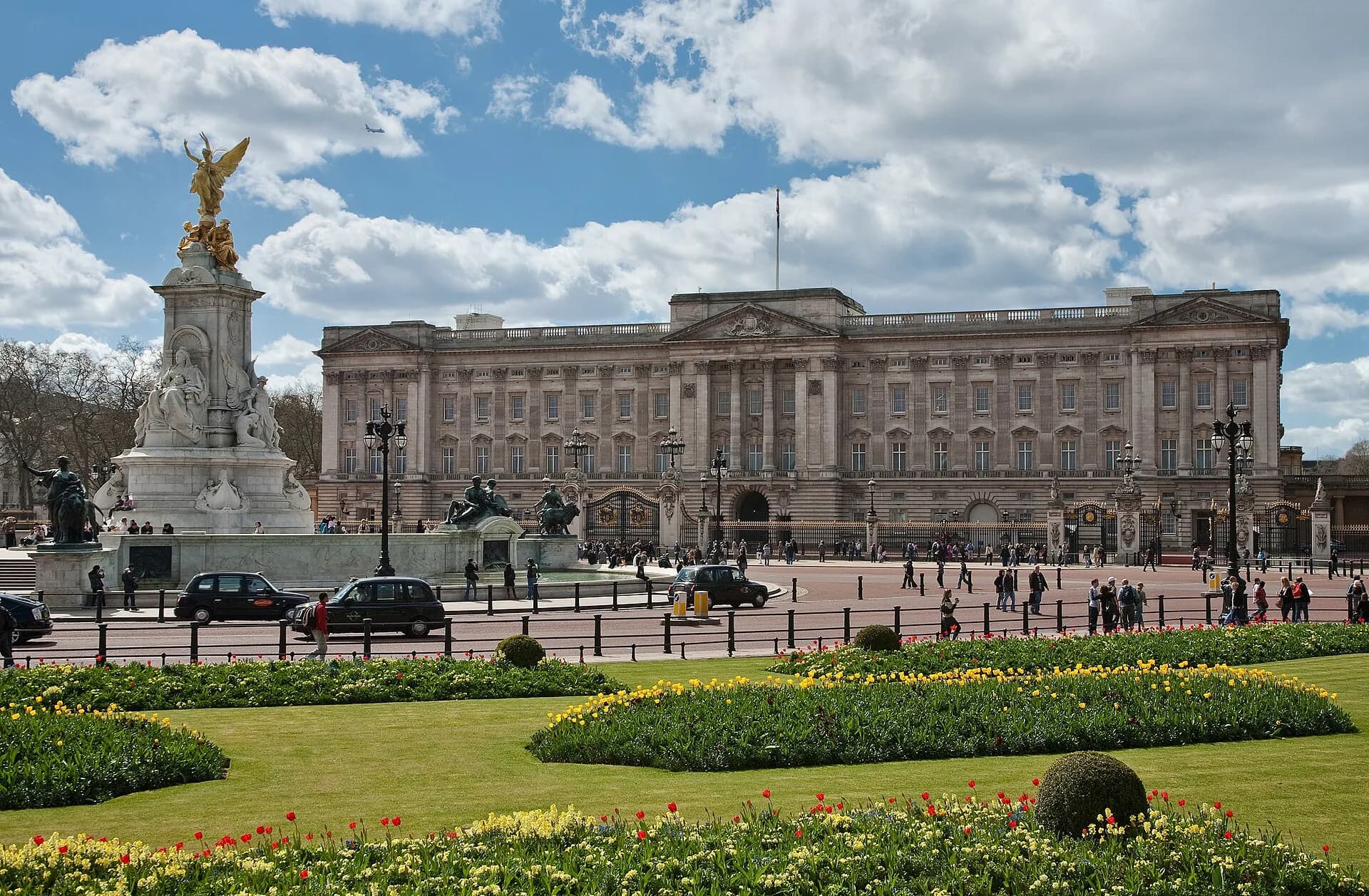 Buckingham Palace · St James's — London